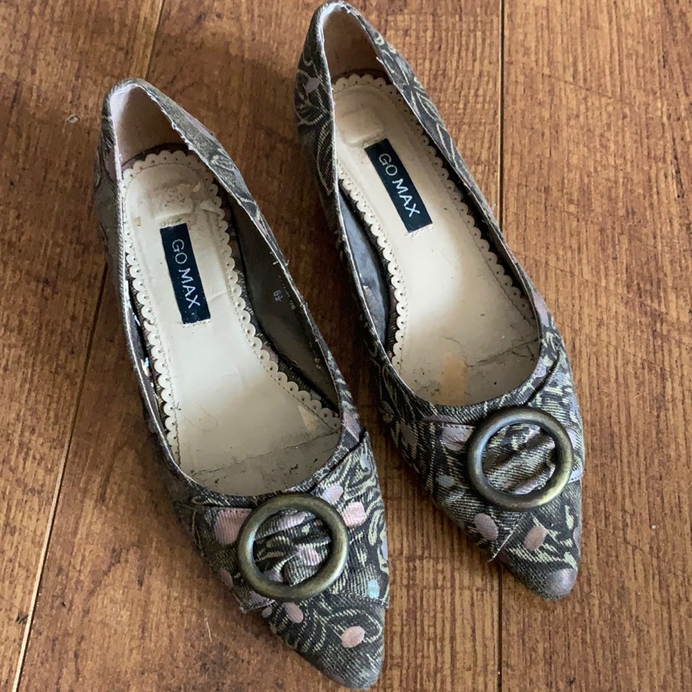 Go Max pointed toe flat green gray shoes